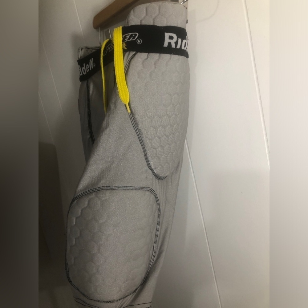 Men’s Sport Protective Shorts with Padding. Adult Small. Riddle. - Picture 2 of 4